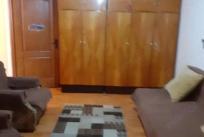 Garsonieră decomandată în Girocului