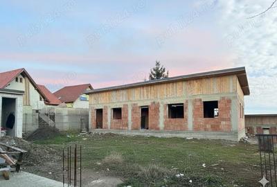 Casă cu 2 camere cu Teren 435 Mp în Central - 2