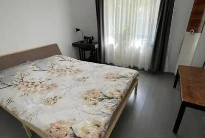 Casă cu 6 camere cu Teren 1150 Mp în Central