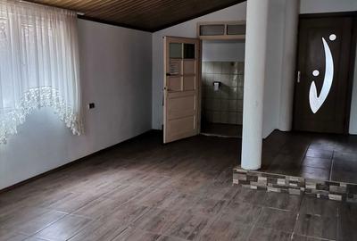 Casă cu 4 camere în Central - 3