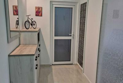Apartament cu 3 camere semidecomandat în Central - 3
