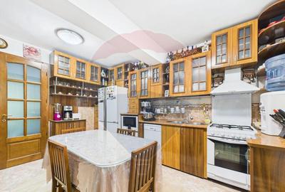 Casa / Vila cu 10 camere de vanzare in zona Central - 2