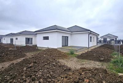 Casă cu 4 camere cu Teren 420 Mp în Central - 1