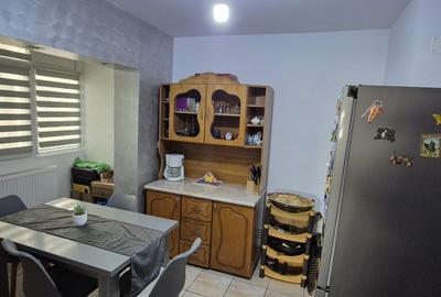 Apartament cu 2 camere decomandat, mobilat în 9 Mai - 15