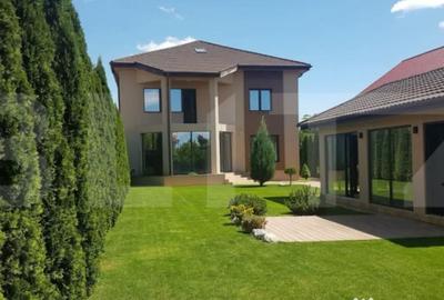 Casă cu 8 camere cu Teren 1000 Mp în Păulești - 1