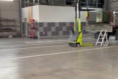 Ansamblu de hale, zona ie?ire spre Izvoare. Pre? 5 Eur/mp - 12