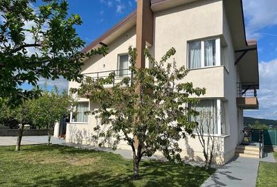 Casă cu 4 camere cu Teren 500 Mp în Central - 2
