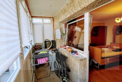 Apartament de vanzare, cu 3 camere, 65 mp, decomandat, Piata Victoriei - 15