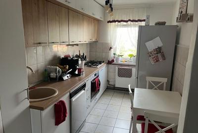 Apartament cu 3 camere decomandat în Lipovei
