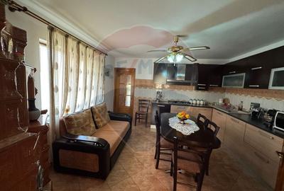 Casa / Vila cu 6 camere in Bolotesti, mobilata si utilata - 3