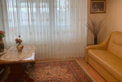 Apartament cu 3 camere decomandat în Caracal - 2