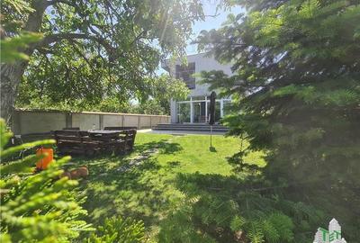 Vila de lux 6 camere cu gradina superba Cornetu