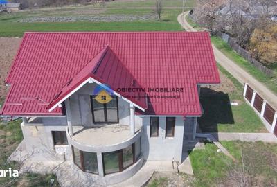 Casă cu 4 camere cu Teren 953 Mp în Girov - 7