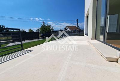 Casă individuală cu 4 camere cu Canalizare în Cristian - 2