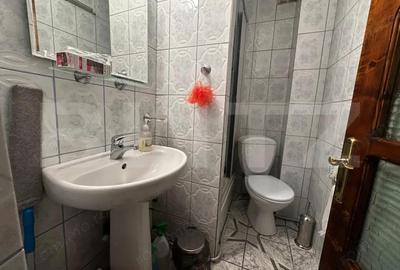 Apartament cu 3 camere decomandat în Cetate