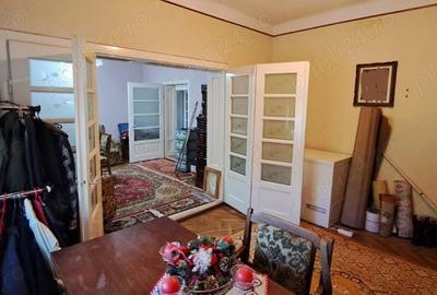 Casă cu 4 camere în Central - 2