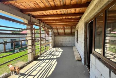 Casă cu 3 camere cu Teren 1000 Mp în Central - 1