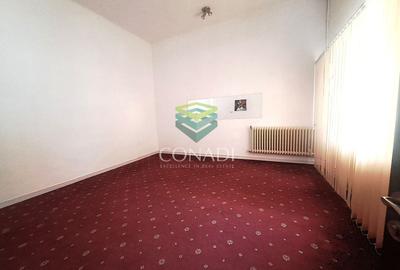 Casă individuală cu 4 camere cu Canalizare în P-ța Muncii - 2