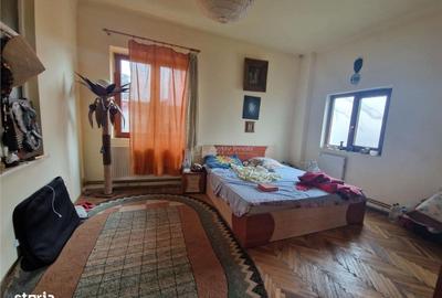 Casă cu 6 camere cu Teren 372 Mp în Central