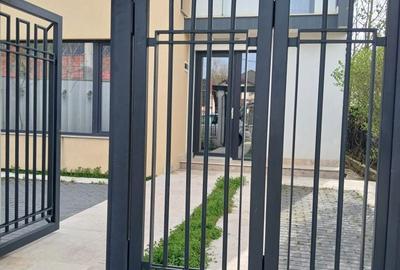 Casă cu 4 camere în Central - 1