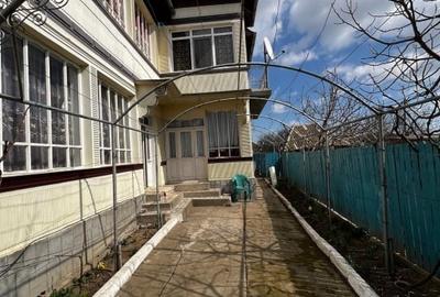 Casă spațioasă cu etaj, teren 1700 mp și potențial turistic – Jurilovca, Tulcea - 1