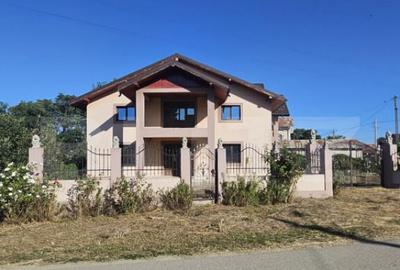 Casă cu 7 camere cu Teren 523 Mp în Central - 4