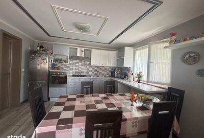 Casă cu 4 camere cu Teren 580 Mp în Central - 2