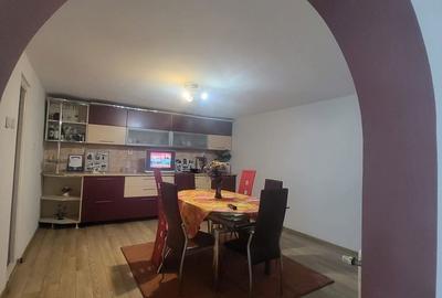 Casă cu 5 camere cu Teren 830 Mp în Central - 2