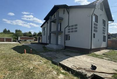 Casă cu 4 camere în Băbeni - 4