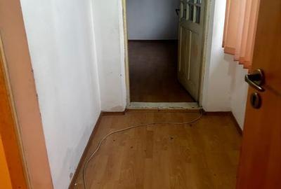 Casă cu 4 camere cu Canalizare în Central - 2