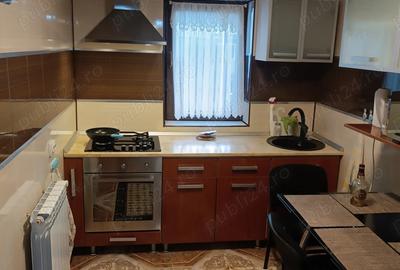 Inchiriez apartament 3 camere decomandat mobilat ?i utilat zona HCC - 3