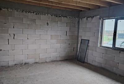 Casă cu 3 camere cu Teren 500 Mp în Șendreni