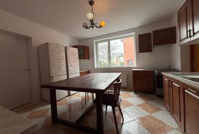 Casă individuală cu 8 camere cu Canalizare în Central - 7