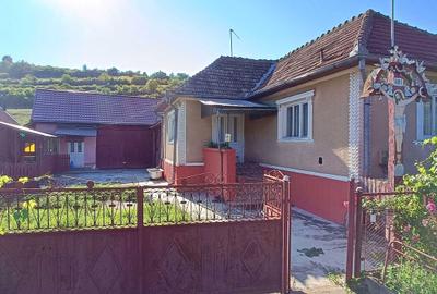 Casă cu 4 camere în Măhal