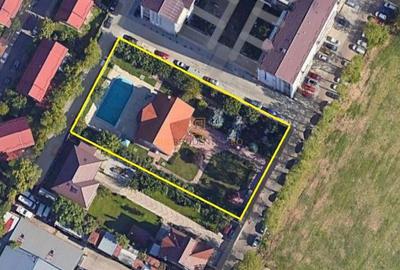 Casă cu Teren 2652 Mp în Central - 3