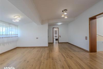Casă cu 9 camere cu Teren 800 Mp în Central - 1