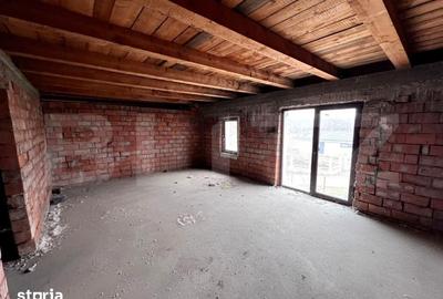 Casă cu Teren 3730 Mp în Stremț - 18