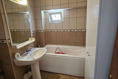 Apartament cu 3 camere decomandat în Craiovei - 2