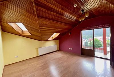 Casă cu 6 camere cu Teren 404 Mp în Bunloc