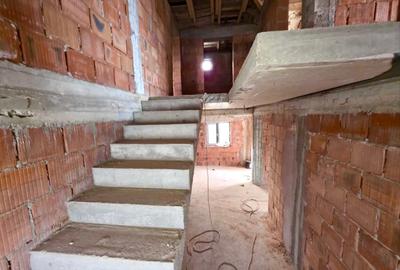 Casă individuală cu 4 camere cu Canalizare în Căciulați - 12