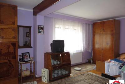 Casă cu 7 camere cu Teren 195 Mp în Semicentral - 2