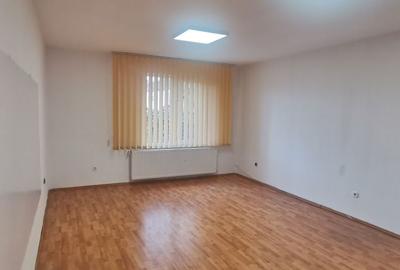 Spațiu comercial, de 27 mp, în Semicentral - 11