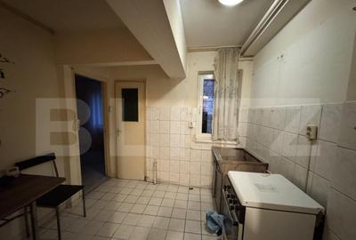Apartament de vanzare, cu 3 camere, 43 mp, zona Dacia - 8