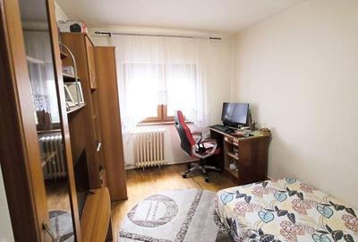 Apartament cu 3 camere decomandat în Intim - 5