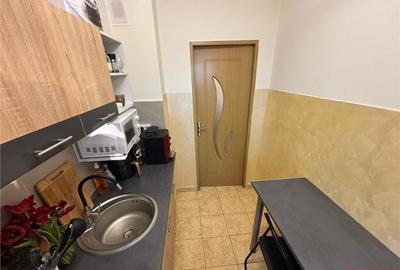 Zona Miron Costin - apartament 3 camere - etajul 2 - 6