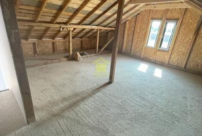 Casă cu 4 camere cu Teren 300 Mp în Domnești