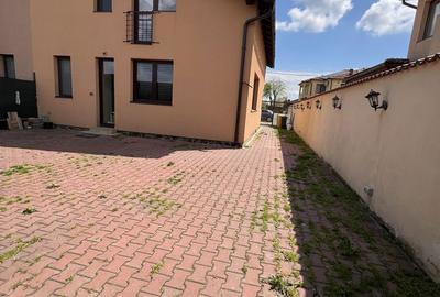Casă cu 4 camere decomandat cu Garaj în Terezian - 2