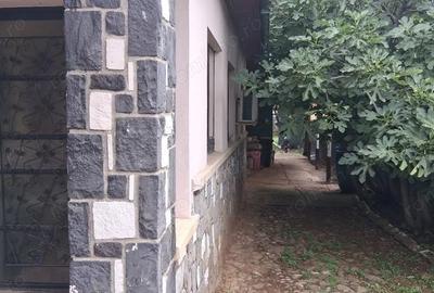 Casă cu 5 camere în Băicoi - 1