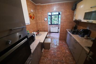 Apartament cu 3 camere decomandat, etaj 1/4, zona Alexandru cel Bun - 10