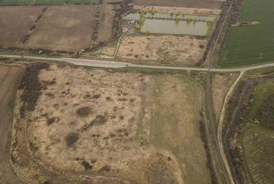 Teren de 8600 mp, în Ineu